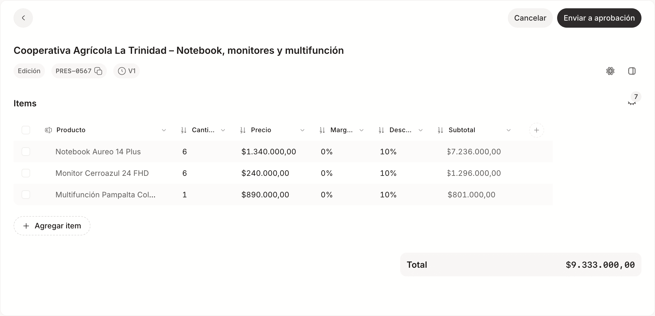 Un presupuesto en edición con tres productos, sus cantidades, precios y descuentos, y el total al pie.